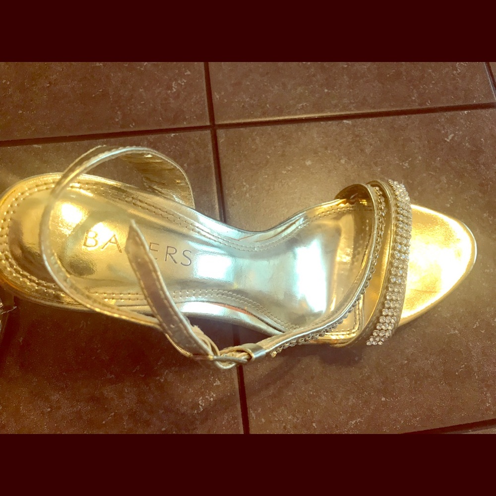 Formal ladies’ heels in gold. These are luxurious.
